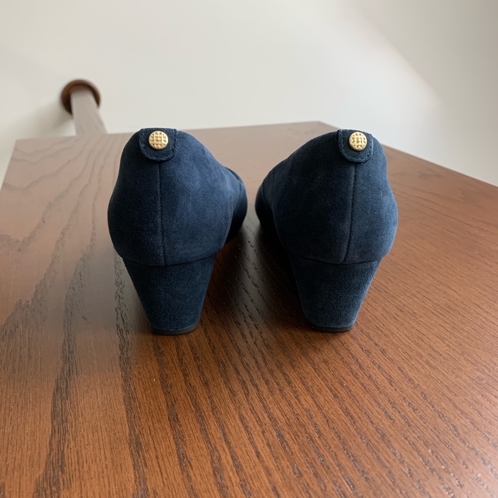 NWOT Clarks Artisan “Vendra Bloom” Navy Blue Suede Wedges, 9 - Picture 3 of 5
